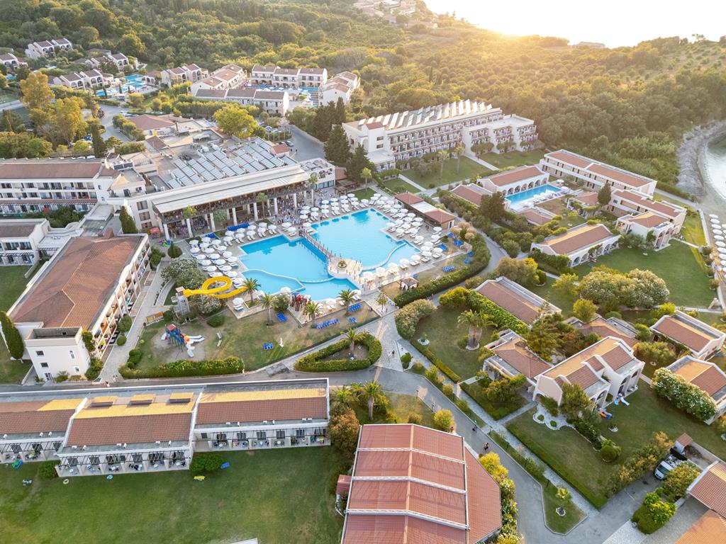 Roda Beach Resort 8-daagse Zonvakantie naar Corfu bij Roda Beach Resort